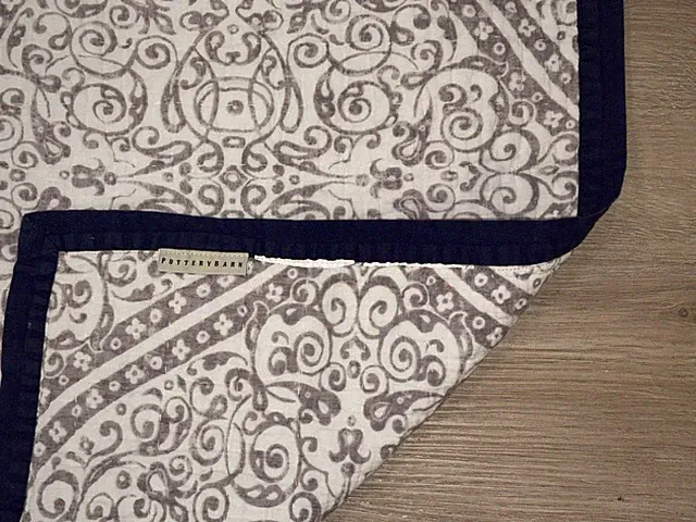 Pottery Barn*Clarissa*Quilt Bedspread 90 x 106 Gray/White/Navy-Lightweight