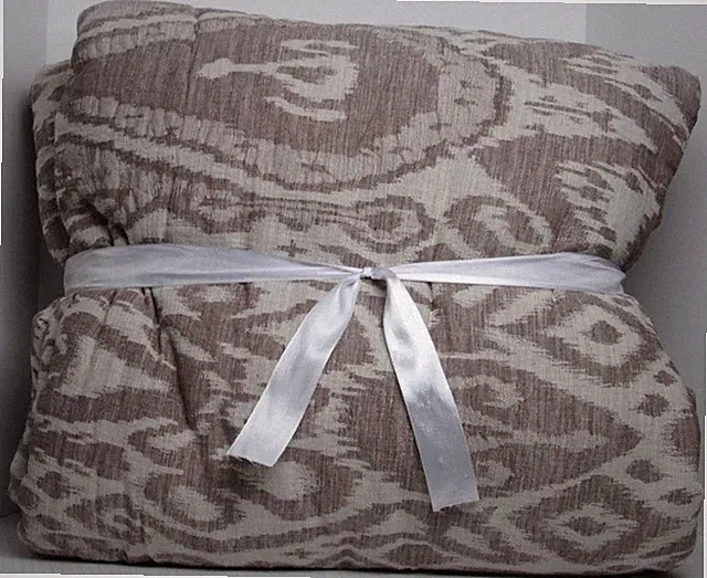 Pottery Barn Ikat Jacquard Comforter, King/Cal.King 108"/92" Fig Color New