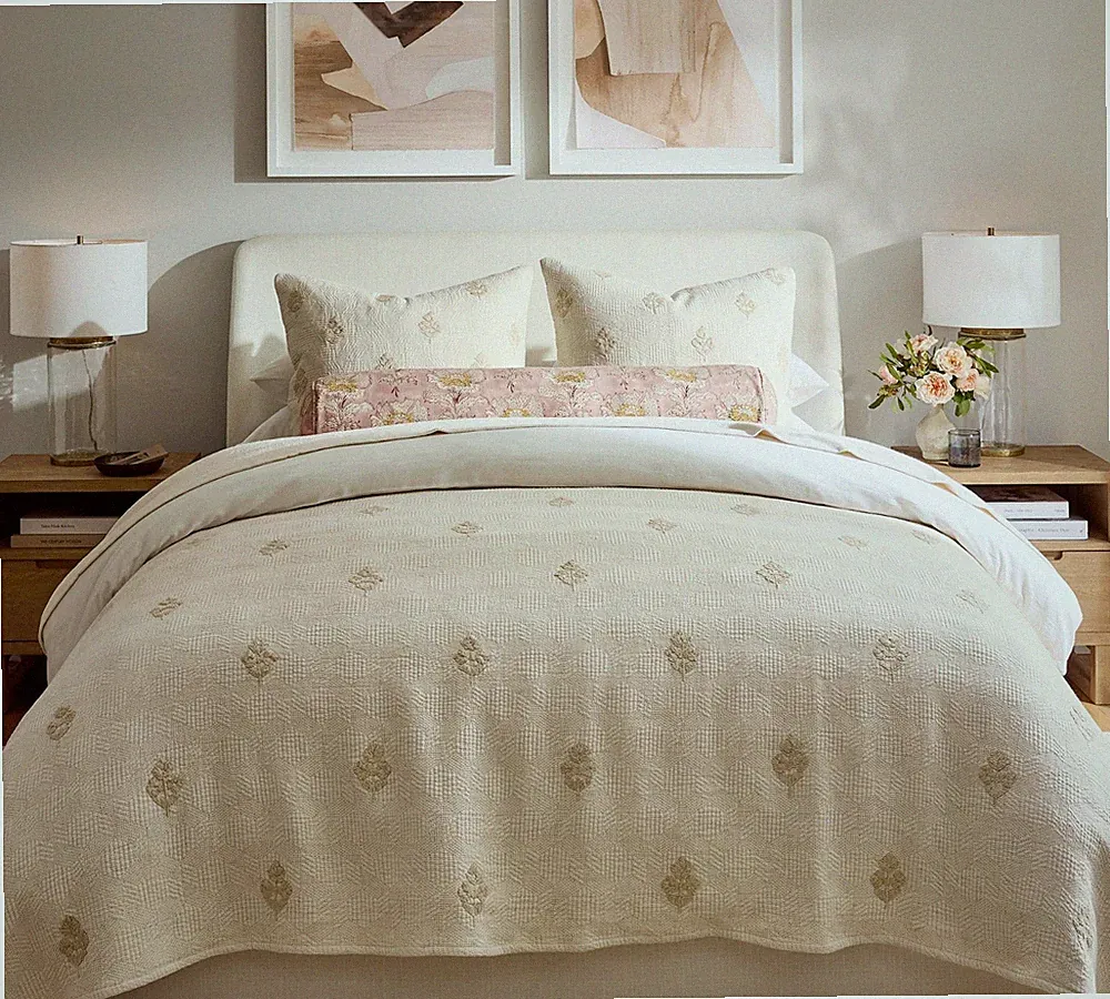 Pottery Barn Natalie Embroidered Coverlet Flax/Neutral, Full/Queen NEW