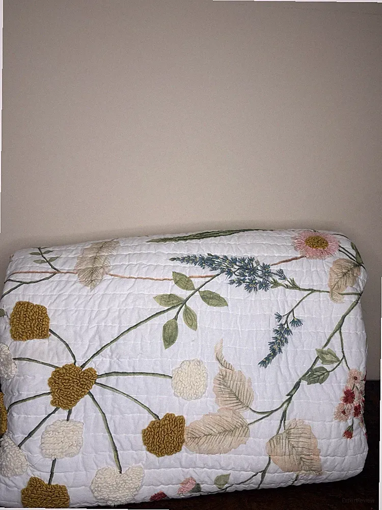 Pottery Barn Spring Floral Bouquet Quilt - Queen