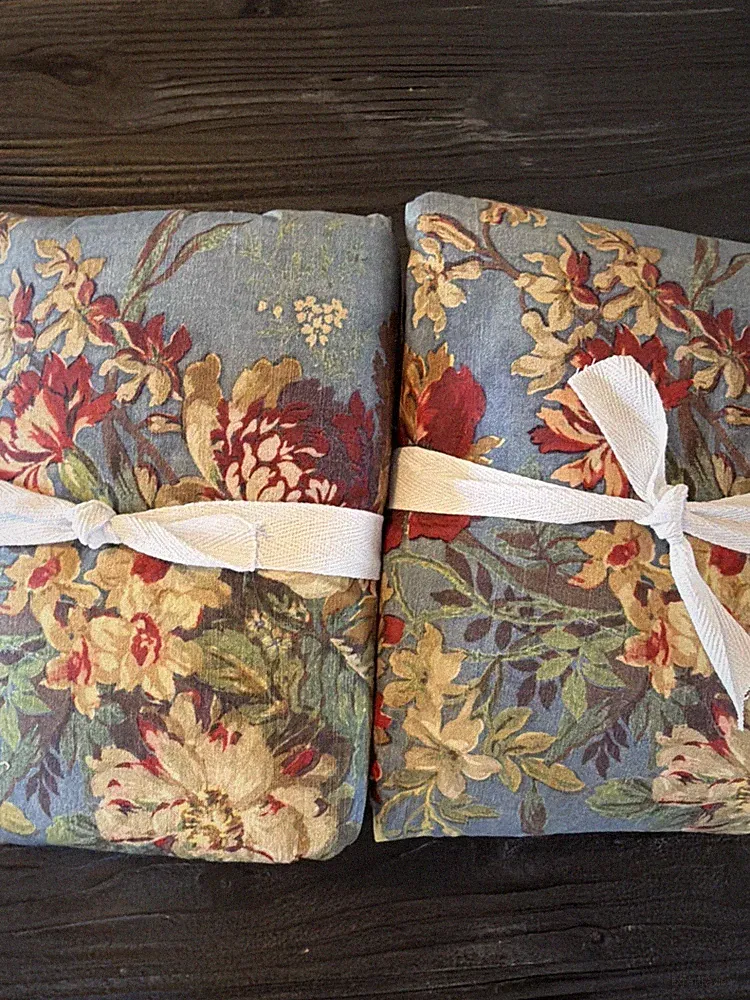 Set Of 2 New Pottery Barn MEADOW Shams STANDARD 26 x 20 Reversible New Samples